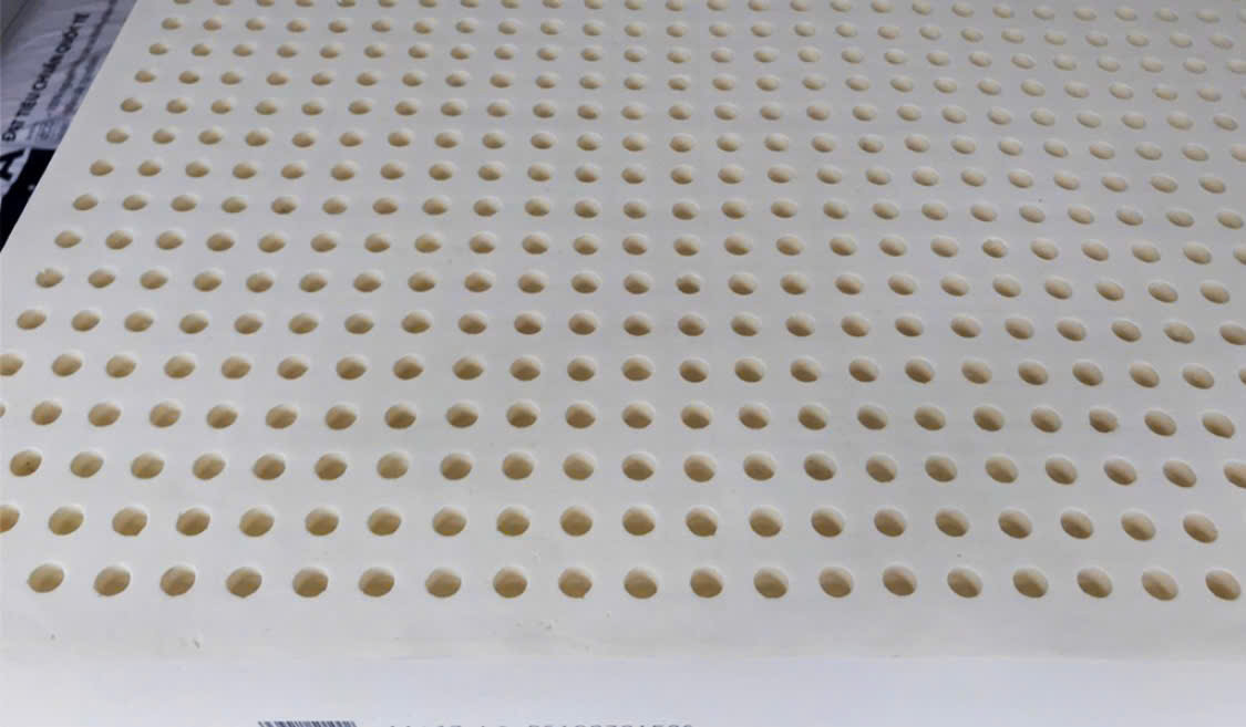 Nệm Liên Á Classic cao su thiên nhiên, thoáng khí và chống xẹp lún.