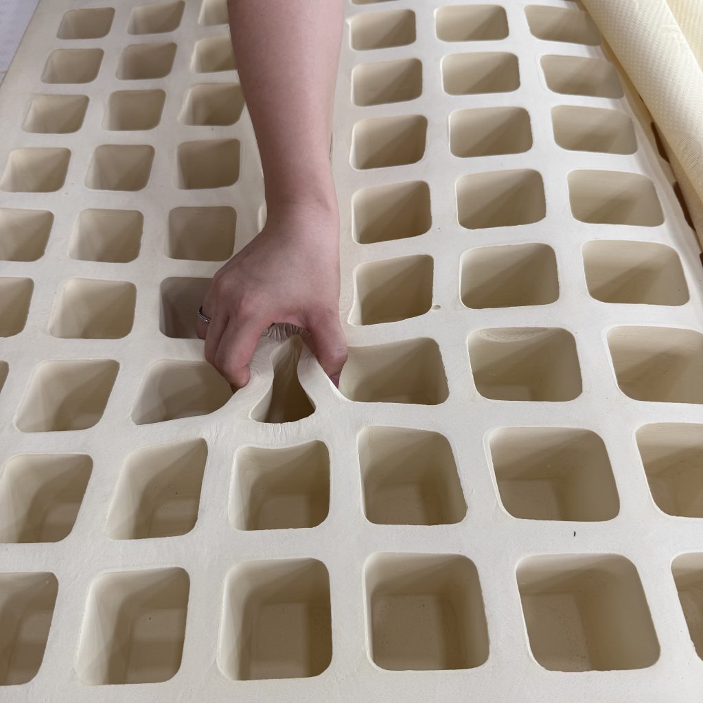 Thiết kế nâng đỡ đa vùng, bảo vệ cột sống tối ưu