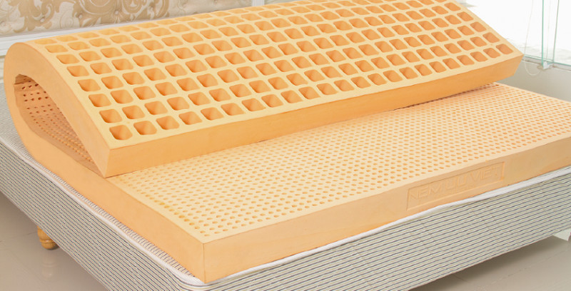 Nệm cao su thiên nhiên là dòng sản phẩm được sản xuất từ mủ cây cao su nguyên chất